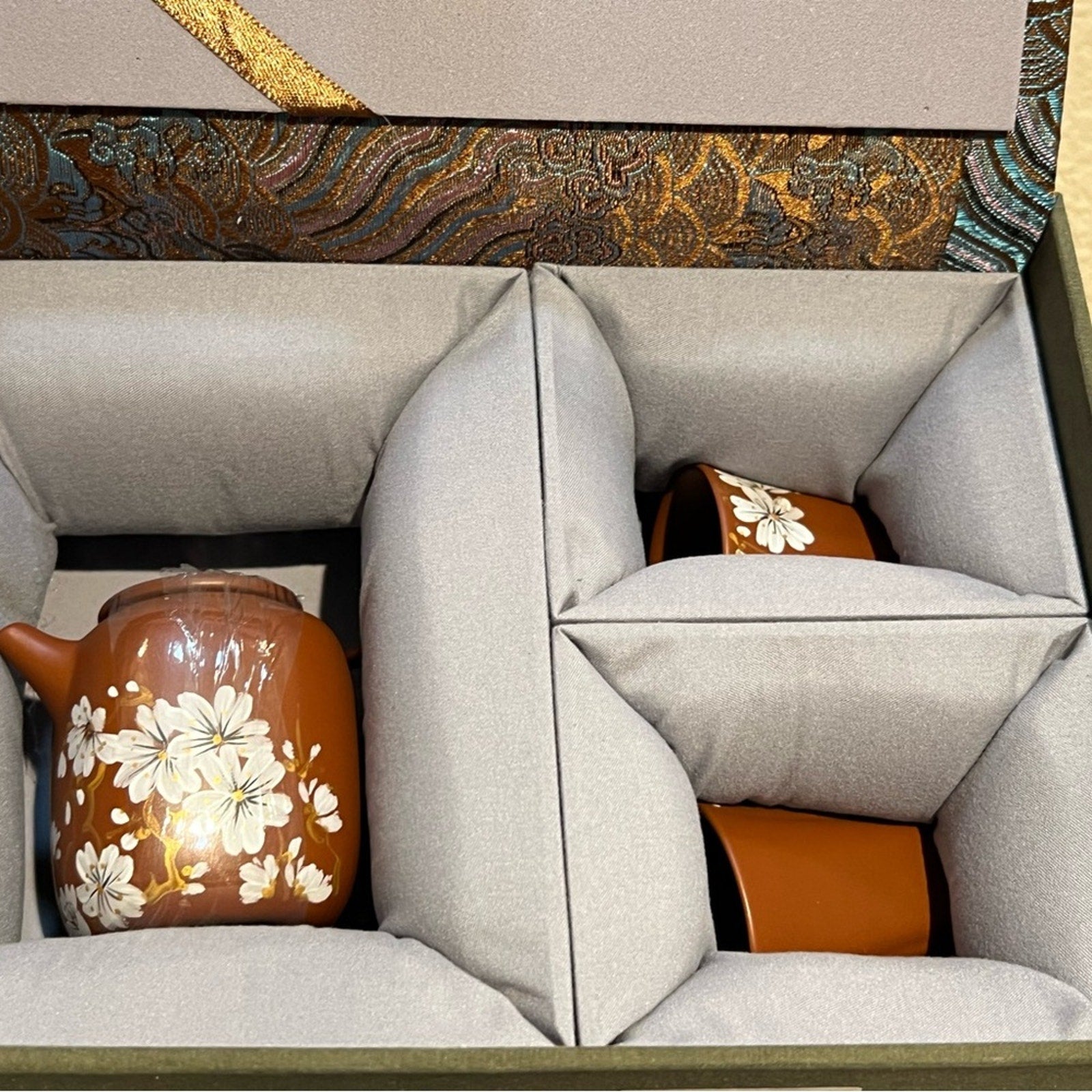 Charming Brown Floral Teapot and Cups set
