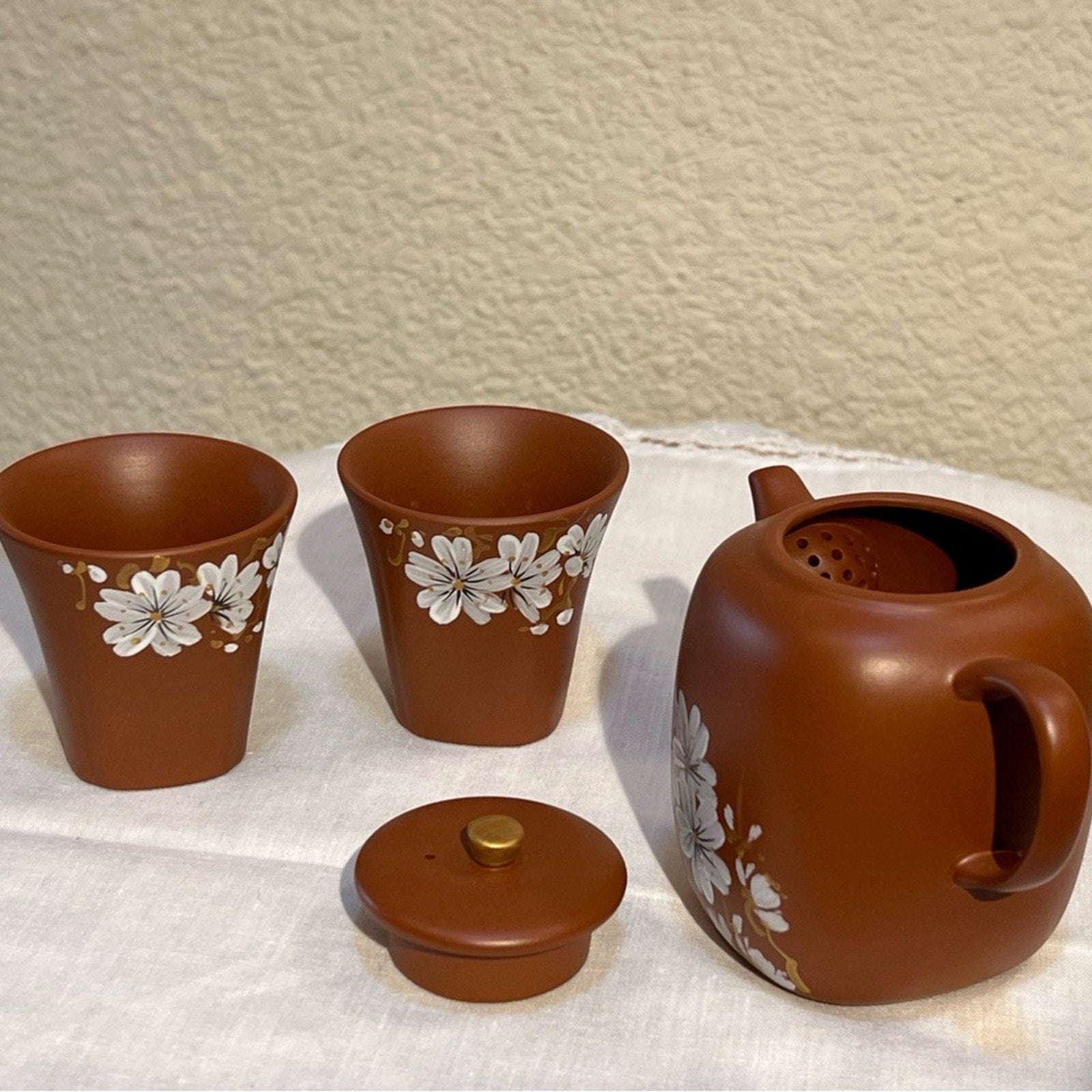 Charming Brown Floral Teapot and Cups set