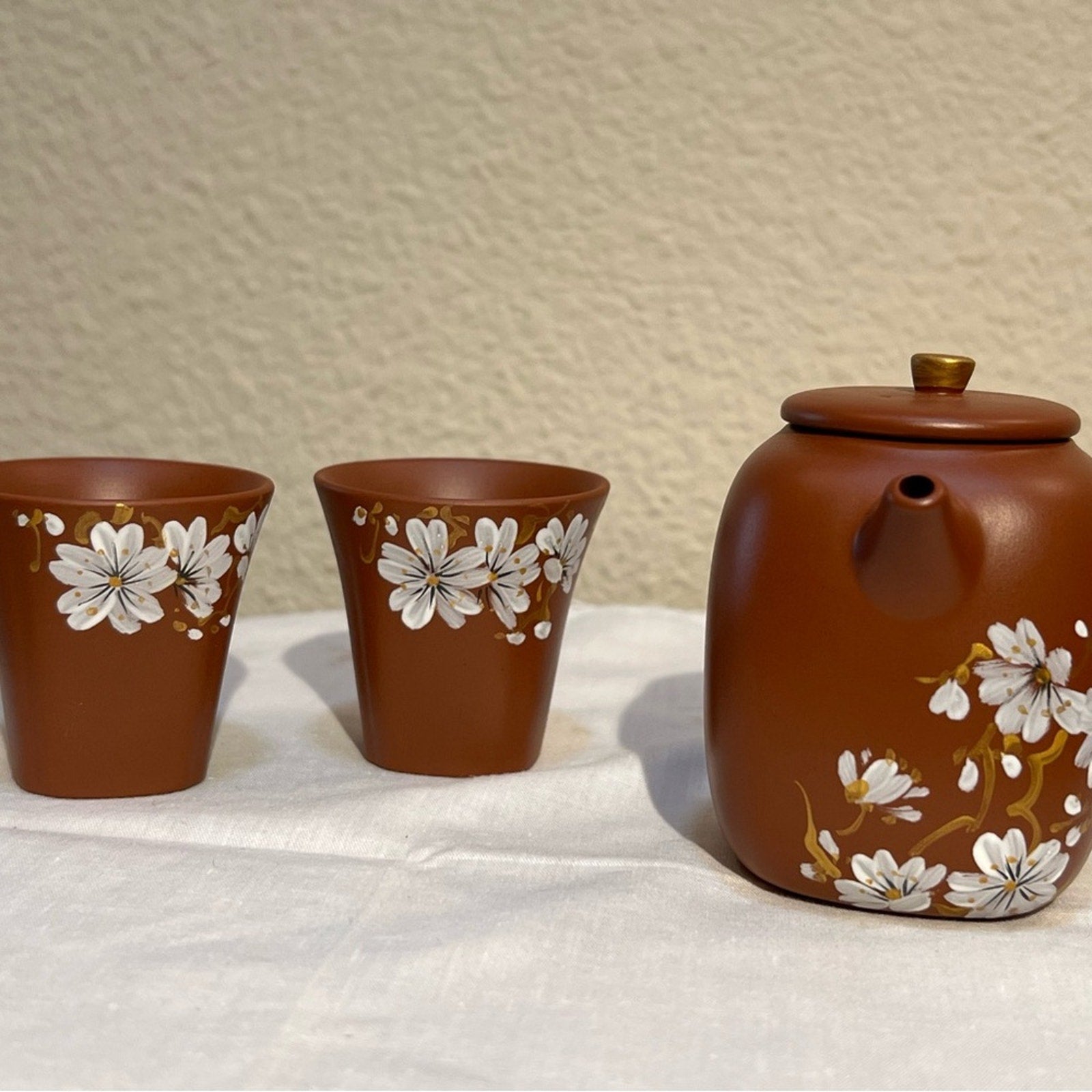 Charming Brown Floral Teapot and Cups set