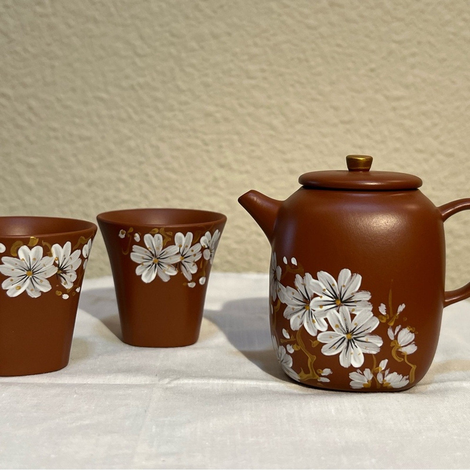 Charming Brown Floral Teapot and Cups set