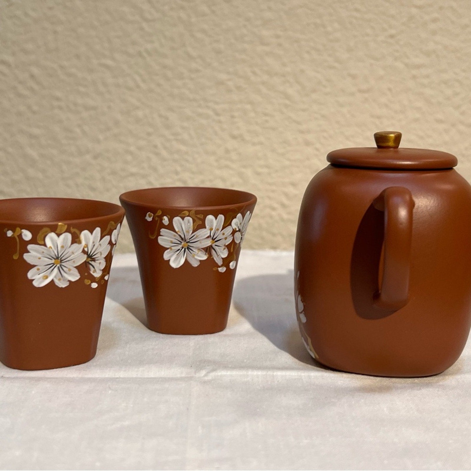 Charming Brown Floral Teapot and Cups set